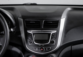 Подержанный автомобиль Hyundai Solaris Hatchback 2013 года (13 фото)