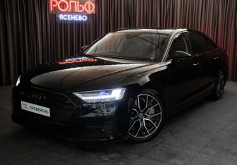 Подержанный автомобиль Audi S8 2021 года (29 фото)