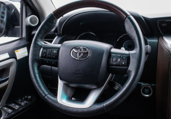 Подержанный автомобиль Toyota Fortuner 2018 года (16 фото)