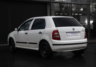 Подержанный автомобиль Skoda Fabia Hatchback 2001 года (7 фото)