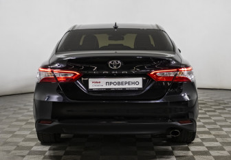 Подержанный автомобиль Toyota Camry Sedan 2018 года (6 фото)