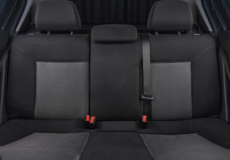 Подержанный автомобиль Opel Astra Hatchback 2008 года (17 фото)