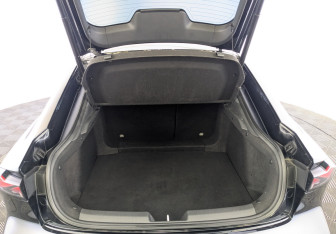 Подержанный автомобиль Changan UNI-V 2022 года (9 фото)