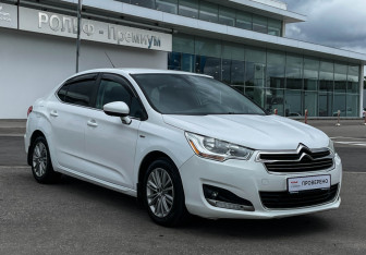 Подержанный автомобиль Citroen C4 Sedan 2013 года (3 фото)