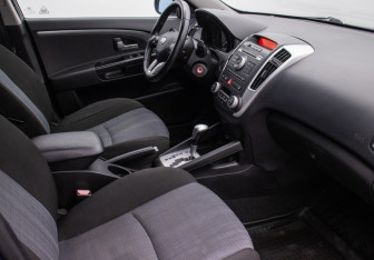 Подержанный автомобиль Kia Ceed Hatchback 2012 года (9 фото)