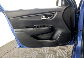 Подержанный автомобиль Kia Rio Hatchback 2020 года (19 фото)