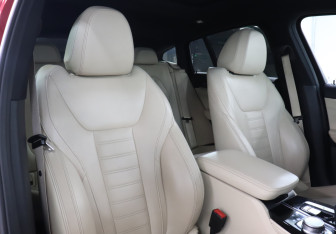 Подержанный автомобиль BMW X4 2019 года (16 фото)
