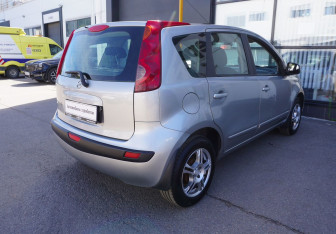 Подержанный автомобиль Nissan Note 2006 года (5 фото)