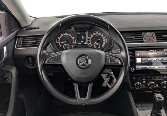 Подержанный автомобиль Skoda Octavia Liftback 2018 года (21 фото)