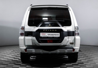 Подержанный автомобиль Mitsubishi Pajero 2019 года (6 фото)