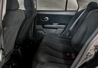 Подержанный автомобиль Nissan Tiida Sedan 2013 года (14 фото)