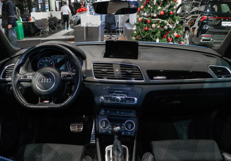 Подержанный автомобиль Audi Q3 2017 года (10 фото)