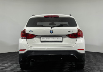 Подержанный автомобиль BMW X1 2013 года (4 фото)