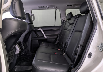 Подержанный автомобиль Toyota Land Cruiser Prado 2021 года (18 фото)