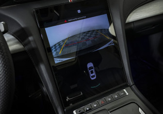 Подержанный автомобиль Hongqi H5 2024 года (17 фото)