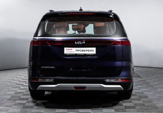 Подержанный автомобиль Kia Carnival 2023 года (6 фото)