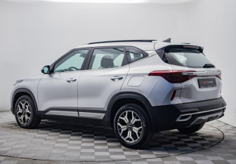 Подержанный автомобиль Kia Seltos 2021 года (3 фото)