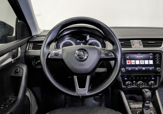 Подержанный автомобиль Skoda Octavia Liftback 2019 года (20 фото)