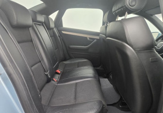 Подержанный автомобиль Audi A4 Sedan 2006 года (11 фото)