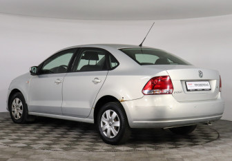 Подержанный автомобиль Volkswagen Polo Sedan 2011 года (4 фото)