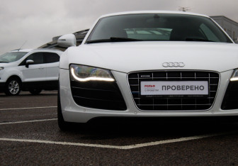 Подержанный автомобиль Audi R8 Coupe 2011 года (28 фото)