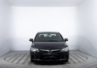 Подержанный автомобиль Honda Civic Sedan 2010 года (2 фото)