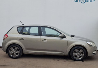 Подержанный автомобиль Kia Ceed Hatchback 2010 года (4 фото)
