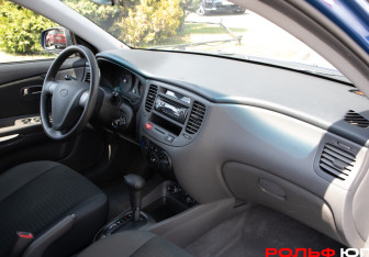 Подержанный автомобиль Kia Rio Sedan 2006 года (7 фото)
