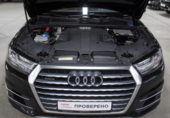 Подержанный автомобиль Audi Q7 2015 года (9 фото)