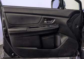 Подержанный автомобиль Subaru XV 2013 года (19 фото)