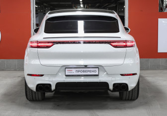 Подержанный автомобиль Porsche Cayenne 2020 года (6 фото)
