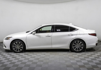 Подержанный автомобиль Lexus ES 2018 года (8 фото)