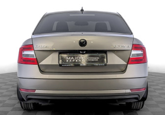 Подержанный автомобиль Skoda Octavia Liftback 2019 года (6 фото)
