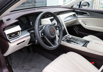 Подержанный автомобиль Hongqi H5 2024 года (9 фото)