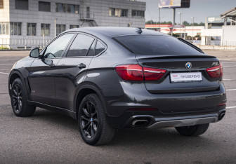 Подержанный автомобиль BMW X6 2016 года (7 фото)