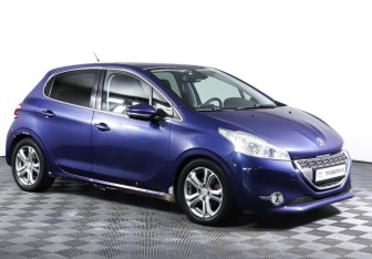 Подержанный автомобиль Peugeot 208 2013 года (3 фото)