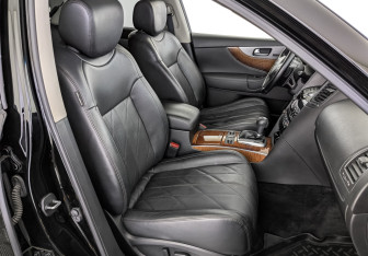 Подержанный автомобиль Infiniti QX70 2016 года (24 фото)