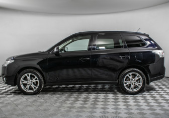 Подержанный автомобиль Mitsubishi Outlander 2012 года (8 фото)