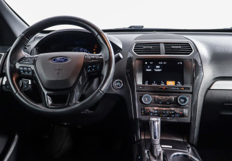 Подержанный автомобиль Ford Explorer 2017 года (9 фото)