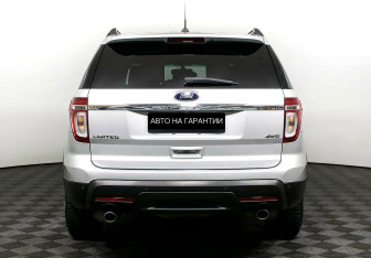 Подержанный автомобиль Ford Explorer 2018 года (6 фото)