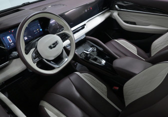 Подержанный автомобиль Geely Monjaro 2024 года (7 фото)