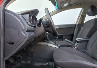 Подержанный автомобиль Kia Cerato Sedan 2011 года (10 фото)