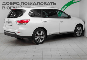 Подержанный автомобиль Nissan Pathfinder 2014 года (4 фото)