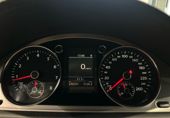 Подержанный автомобиль Volkswagen Passat Sedan 2012 года (15 фото)