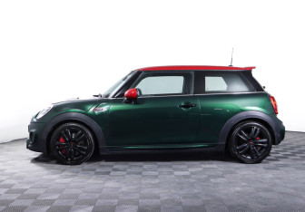 Подержанный автомобиль MINI Hatch 2017 года (21 фото)
