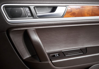 Подержанный автомобиль Volkswagen Touareg 2011 года (16 фото)
