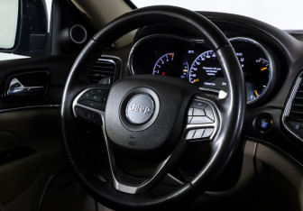 Подержанный автомобиль Jeep Grand Cherokee 2019 года (15 фото)