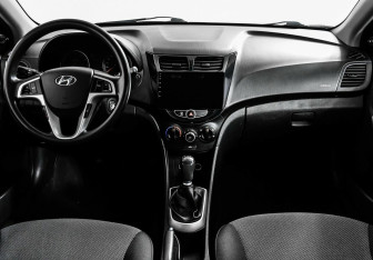 Подержанный автомобиль Hyundai Solaris Sedan 2012 года (7 фото)