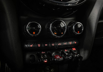 Подержанный автомобиль MINI Hatch 2021 года (14 фото)