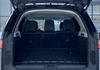 Подержанный автомобиль Land Rover Discovery 2017 года (10 фото)